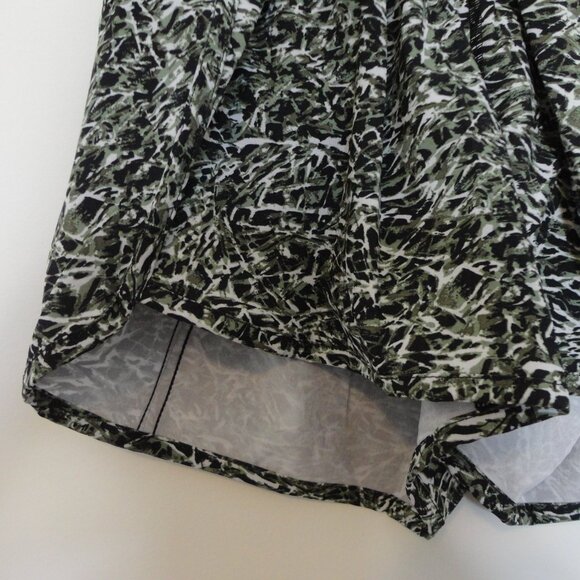 NWT LULULEMON MRGB/FATG Green White Multi Stripe 4 Way Stretch Tracker Shorts 4 - Picture 3 of 7